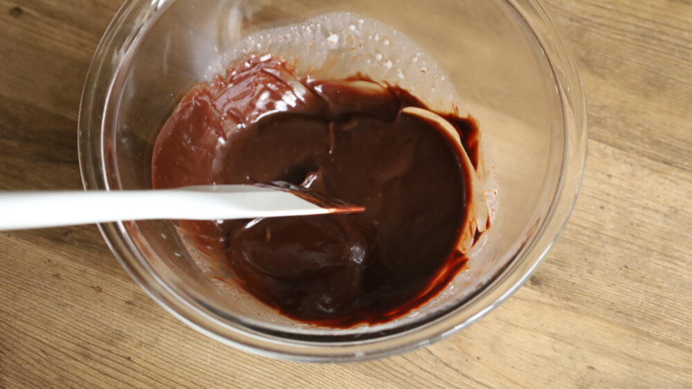 IMG 4369 焼かない！混ぜて冷やすだけ！ザクザクナッツの生チョコタルトのレシピ。生クリームなしの作り方。