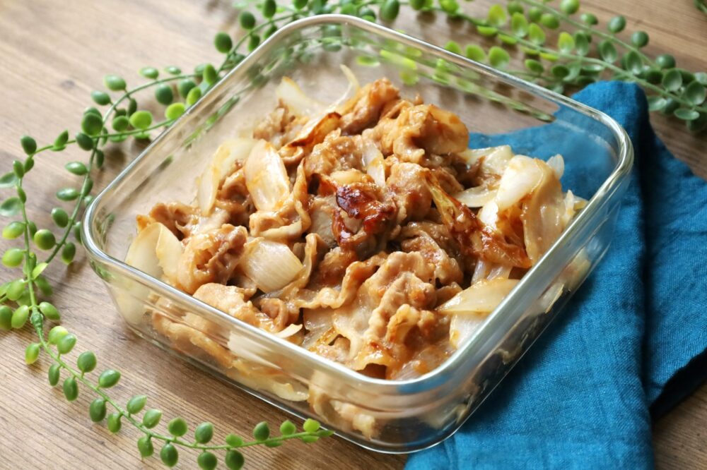 IMG 7094sa 大量消費に！人気の新玉ねぎと豚こまの味噌照り焼きの作り置きレシピ。旬の食材の常備菜。