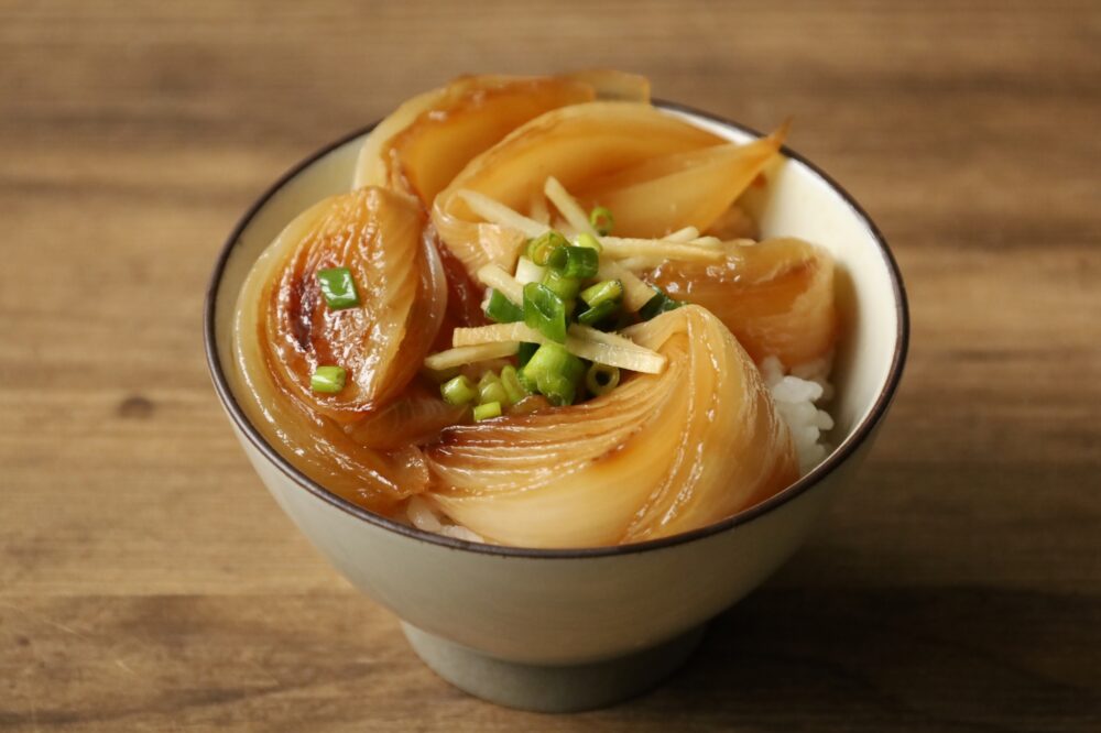 IMG 7867s 大量消費におすすめ！人気のとろとろ新玉ねぎの生姜漬けレシピ。作り置きにぴったりの旬の常備菜。