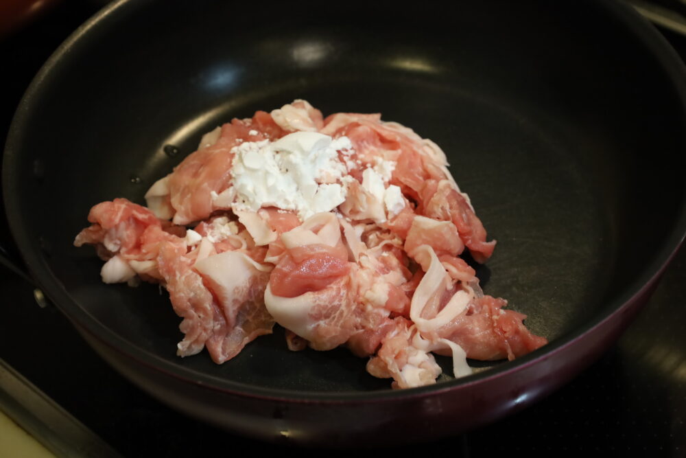 IMG 7889 大量消費に！人気の新玉ねぎと豚こまの味噌照り焼きの作り置きレシピ。旬の食材の常備菜。