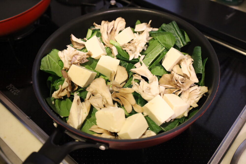 IMG 2354 小松菜と豚肉の生姜こうじ蒸しの常備菜レシピ。野菜がたっぷり食べられる作り置き。