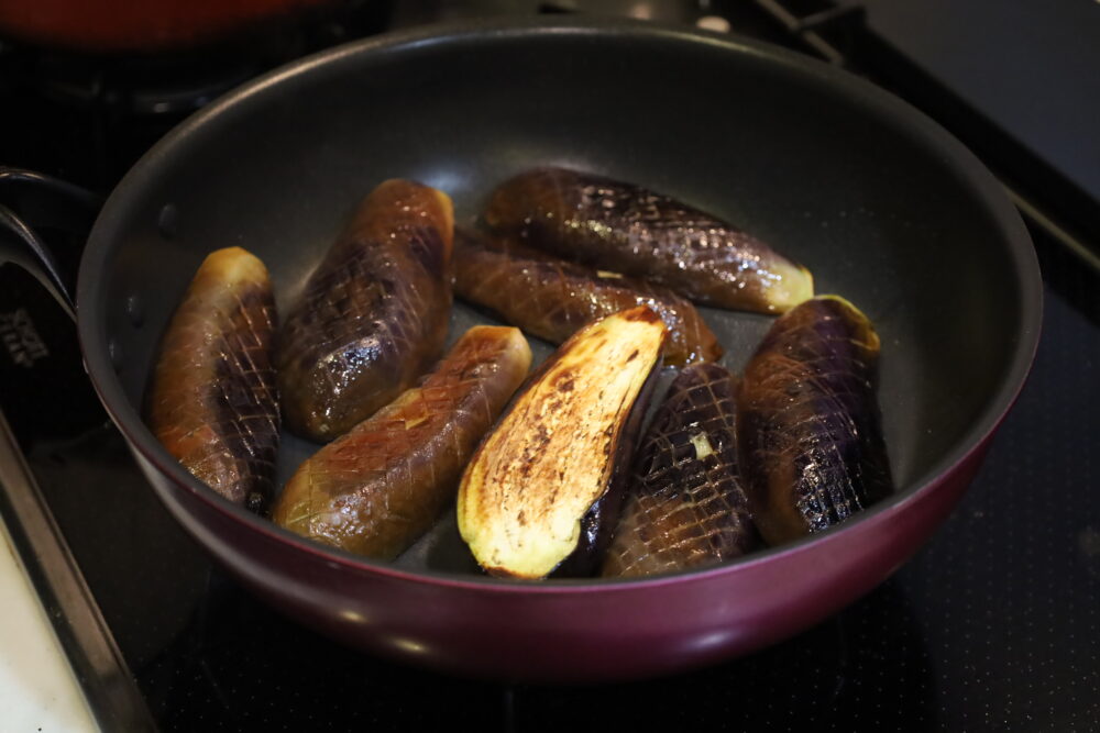 IMG 9849 なすの大量消費に！基本の茄子の焼びたしの作り置きレシピ。焼肉のタレを使えばまるでプロの味。