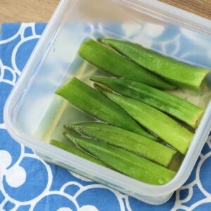 まさかの調味料ひとつ！ねばねばオクラのシンプル煮びたし