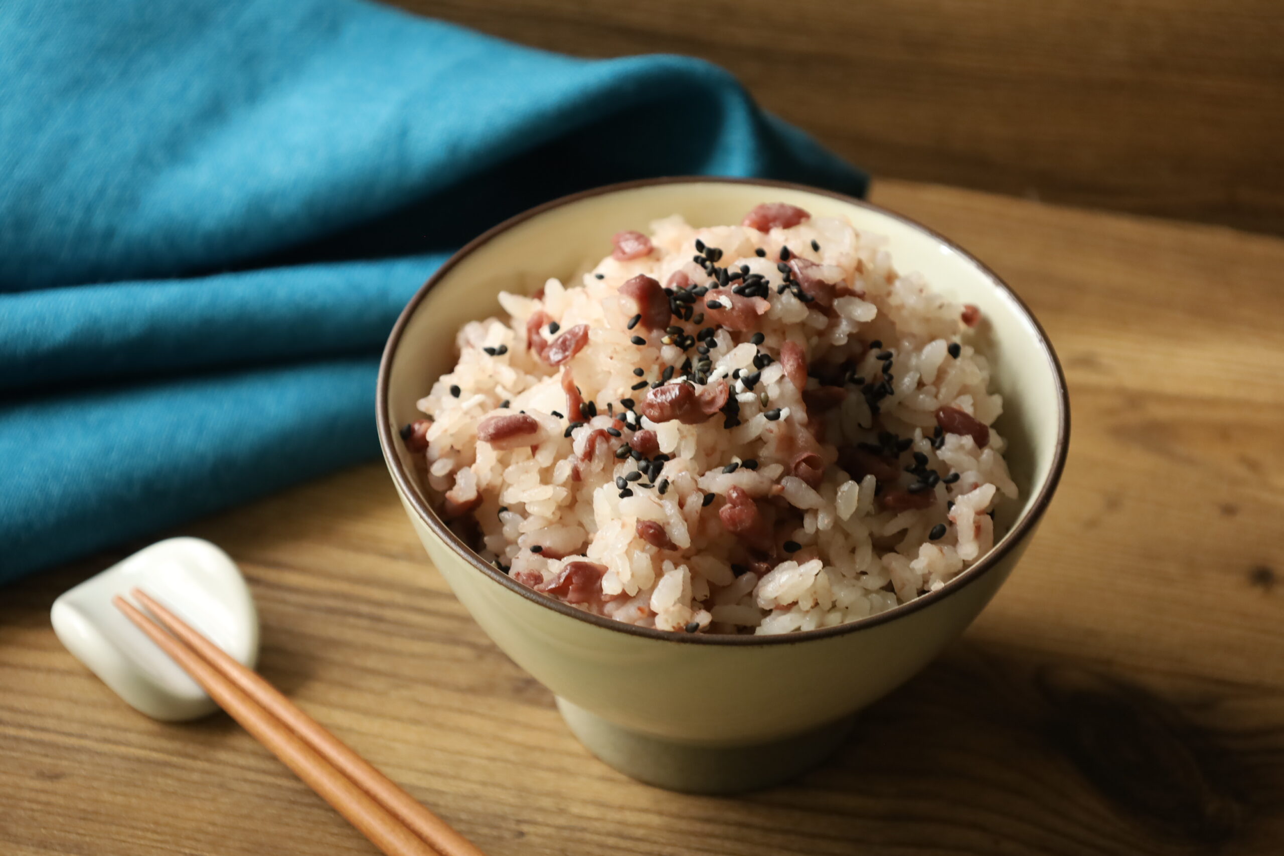 赤飯が超簡単に作れる裏技レシピ。【炊飯器にあずきバー入れるだけ赤飯