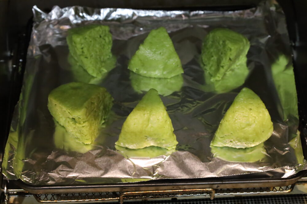 IMG 8997 人気の抹茶スコーンのトースターで簡単レシピ。バターなし！薄力粉でシンプルな作り方。