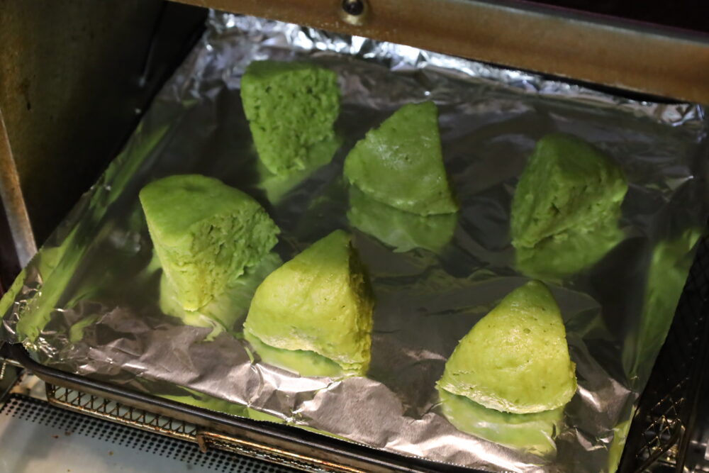 IMG 8999 人気の抹茶スコーンのトースターで簡単レシピ。バターなし！薄力粉でシンプルな作り方。