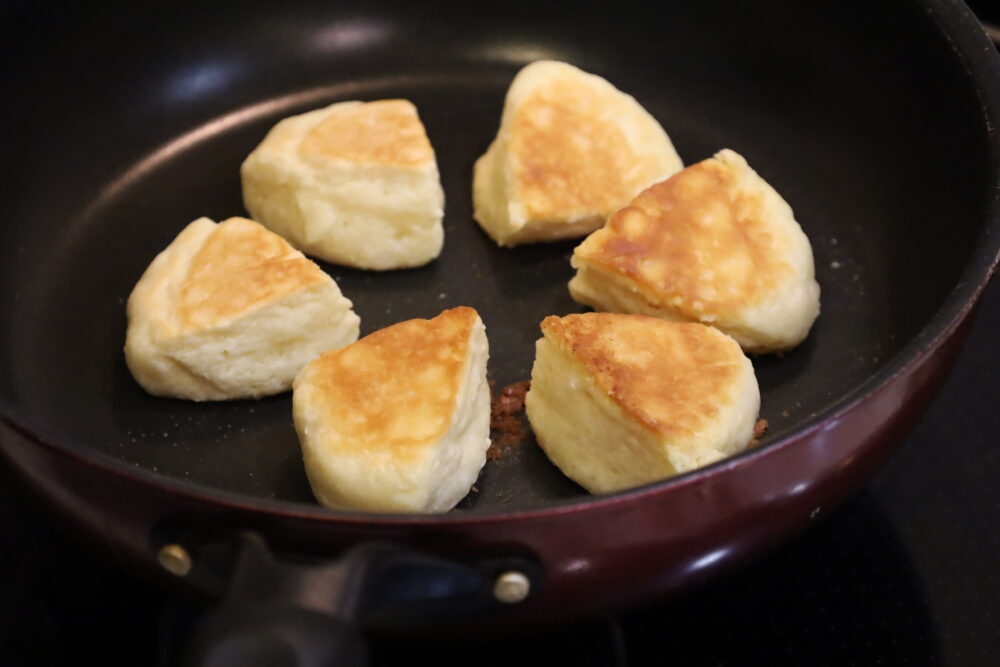 IMG 9783 フライパンでザクザクふわふわ！おいしさ重なる「贅沢バタースコーン」の簡単レシピ。