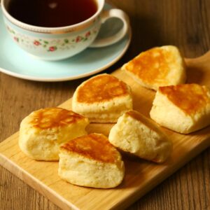 フライパンでザクザクふわふわ！おいしさ重なる「贅沢バタースコーン」の簡単レシピ。