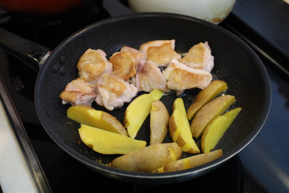 IMG 0339 鶏もも肉とじゃがいもの照り焼きオーロラソース