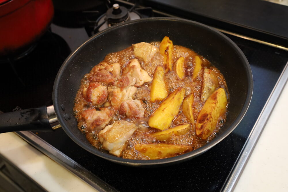 IMG 0341 鶏もも肉とじゃがいもの照り焼きオーロラソース