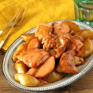 鶏もも肉とじゃがいもの照り焼きオーロラソース