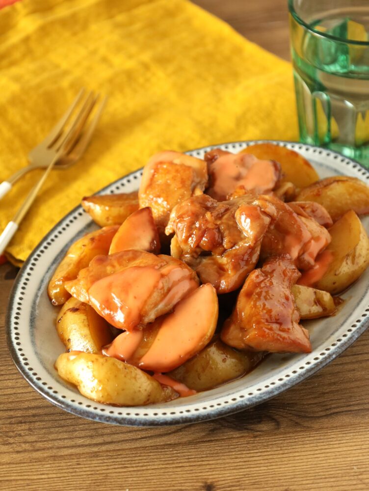 IMG 0474atari 鶏もも肉とじゃがいもの照り焼きオーロラソース