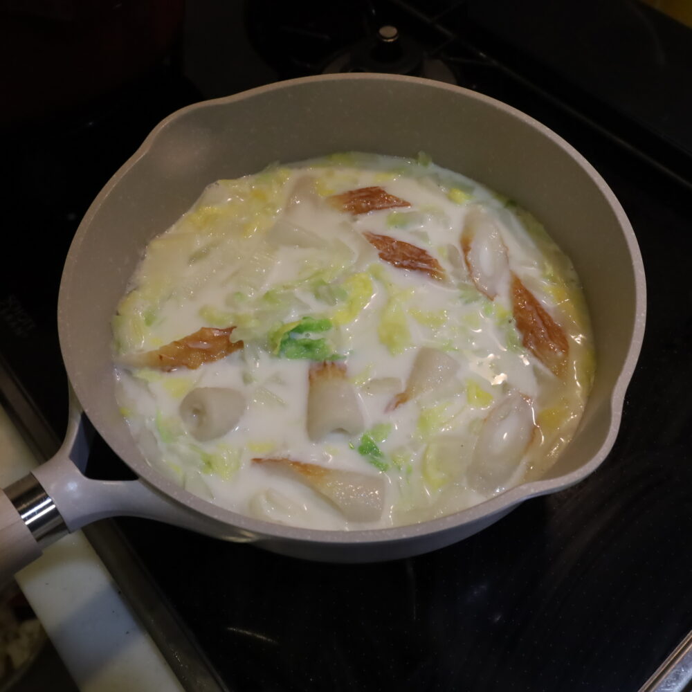 ちくわチャウダー。白菜とちくわのクラムチャウダー風スープ。いるはずのないホタテやアサリの味がする! 8 ちくわチャウダー。白菜とちくわのクラムチャウダー風スープ。いるはずのないホタテやアサリの味がする! IMG 4718 ちくわチャウダー。白菜とちくわのクラムチャウダー風スープ。いるはずのないホタテやアサリの味がする!