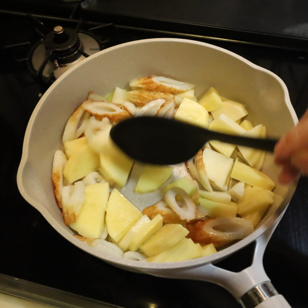 IMG 5181 とろとろホクホク竹輪とじゃがいものグラタン。ちくわのうま味で海の幸の贅沢ホワイトソースになる！