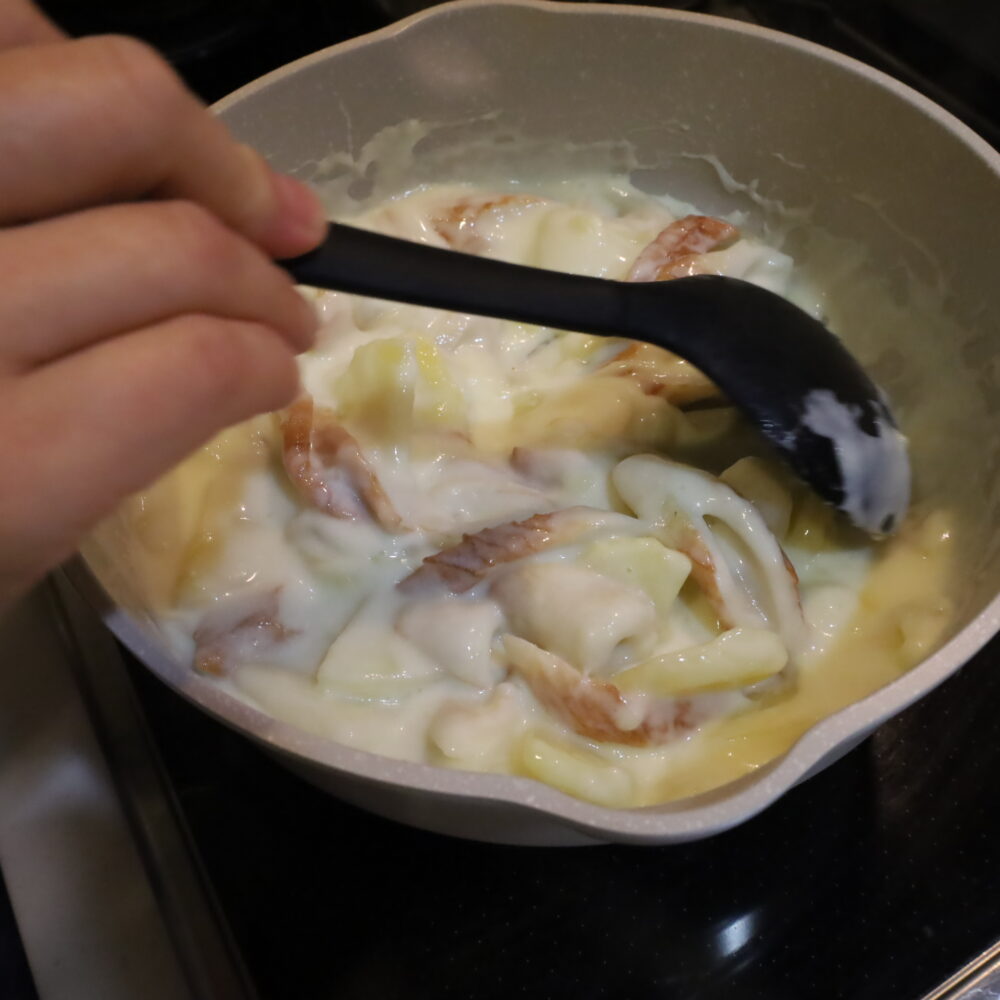 IMG 5200 1 とろとろホクホク竹輪とじゃがいものグラタン。ちくわのうま味で海の幸の贅沢ホワイトソースになる！