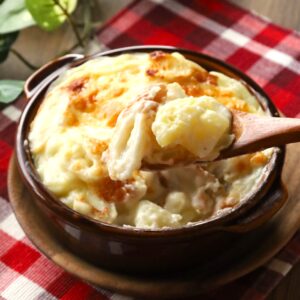 とろとろホクホク竹輪とじゃがいものグラタン。ちくわのうま味で海の幸の贅沢ホワイトソースになる！