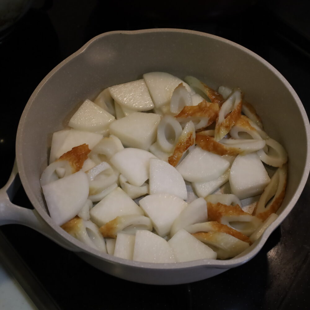 ちくわと大根のうま塩バター。何度でも作りたくなるシンプルなのに奥深い作り置きおかず。 5 ちくわと大根のうま塩バター。何度でも作りたくなるシンプルなのに奥深い作り置きおかず。 IMG 5452 ちくわと大根のうま塩バター。何度でも作りたくなるシンプルなのに奥深い作り置きおかず。