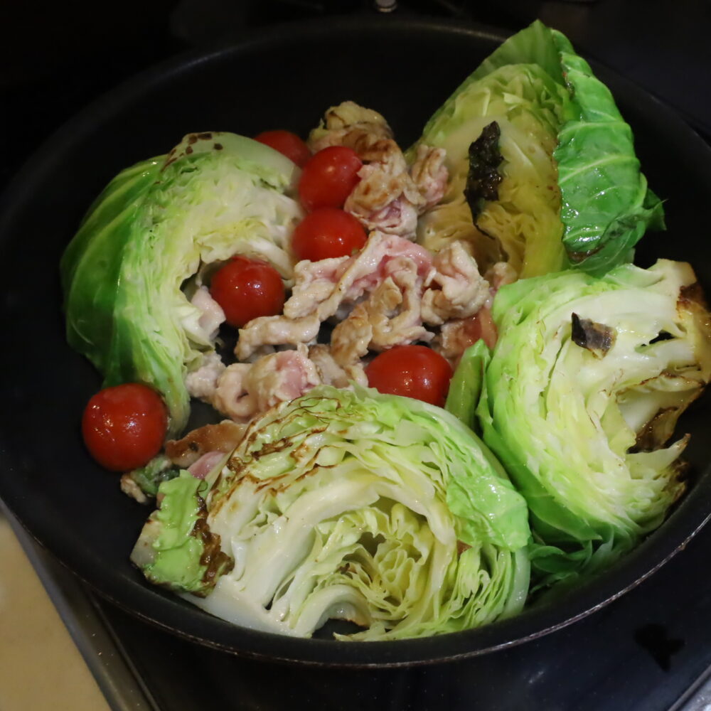 IMG 5521 焦がしキャベツと豚トマトの焼きポトフ。メインおかずになる食べるスープ。