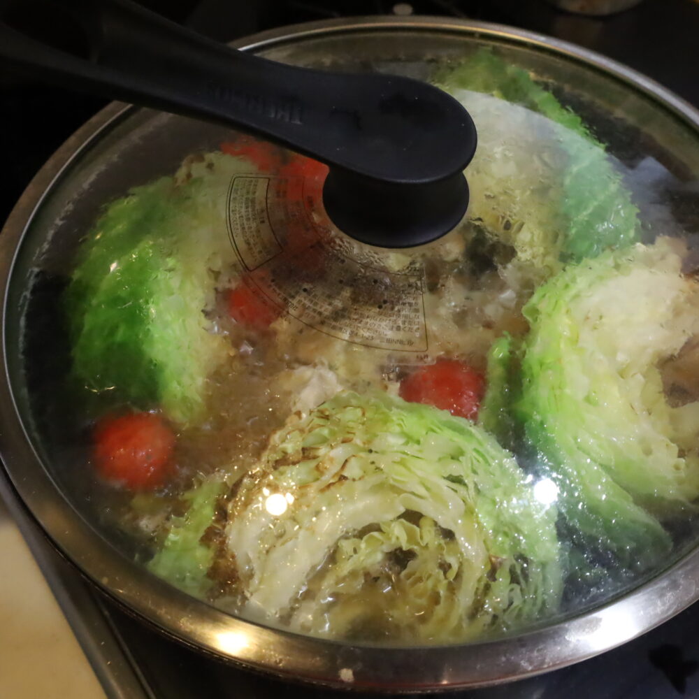 IMG 5527 焦がしキャベツと豚トマトの焼きポトフ。メインおかずになる食べるスープ。