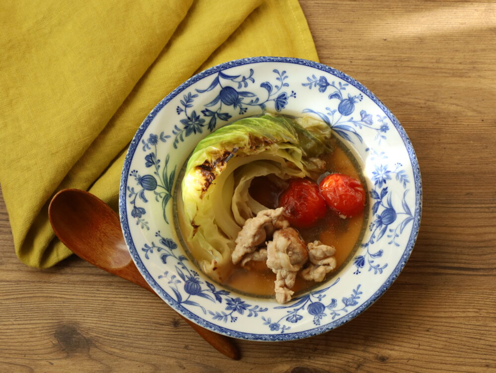 IMG 5537 焦がしキャベツと豚トマトの焼きポトフ。メインおかずになる食べるスープ。