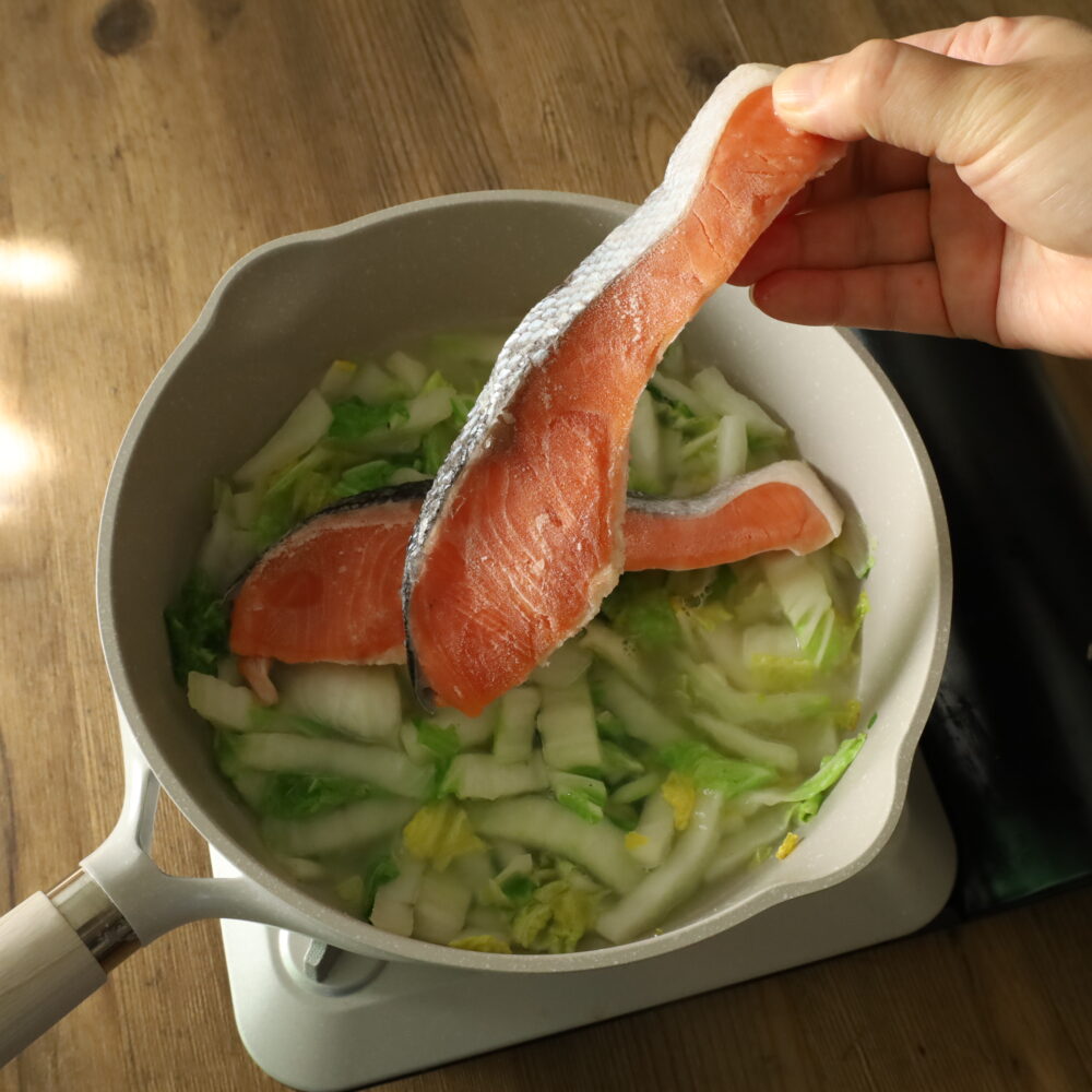 15分で完成する冬のごちそう。鮭と白菜のクリームスープ 6 15分で完成する冬のごちそう。鮭と白菜のクリームスープ IMG 6078 15分で完成する冬のごちそう。鮭と白菜のクリームスープ