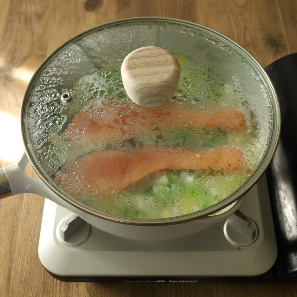 15分で完成する冬のごちそう。鮭と白菜のクリームスープ 7 15分で完成する冬のごちそう。鮭と白菜のクリームスープ IMG 6103 15分で完成する冬のごちそう。鮭と白菜のクリームスープ