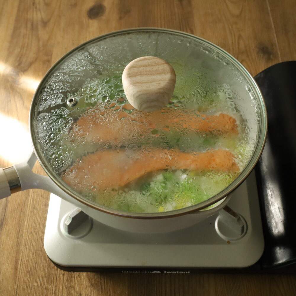 15分で完成する冬のごちそう。鮭と白菜のクリームスープ 12 15分で完成する冬のごちそう。鮭と白菜のクリームスープ IMG 6106 15分で完成する冬のごちそう。鮭と白菜のクリームスープ