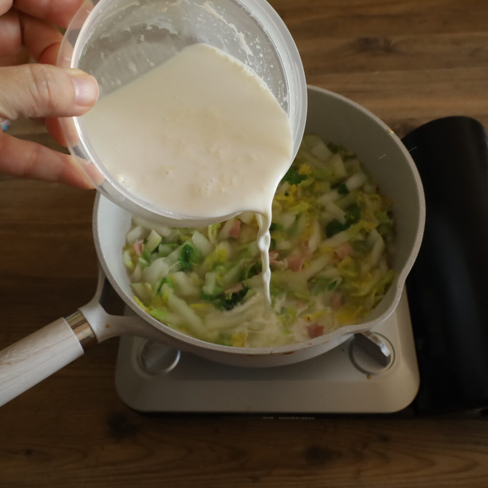 15分で作れる基本のレシピ。白菜とベーコンのクリームスープ。 8 15分で作れる基本のレシピ。白菜とベーコンのクリームスープ。 IMG 6319 15分で作れる基本のレシピ。白菜とベーコンのクリームスープ。