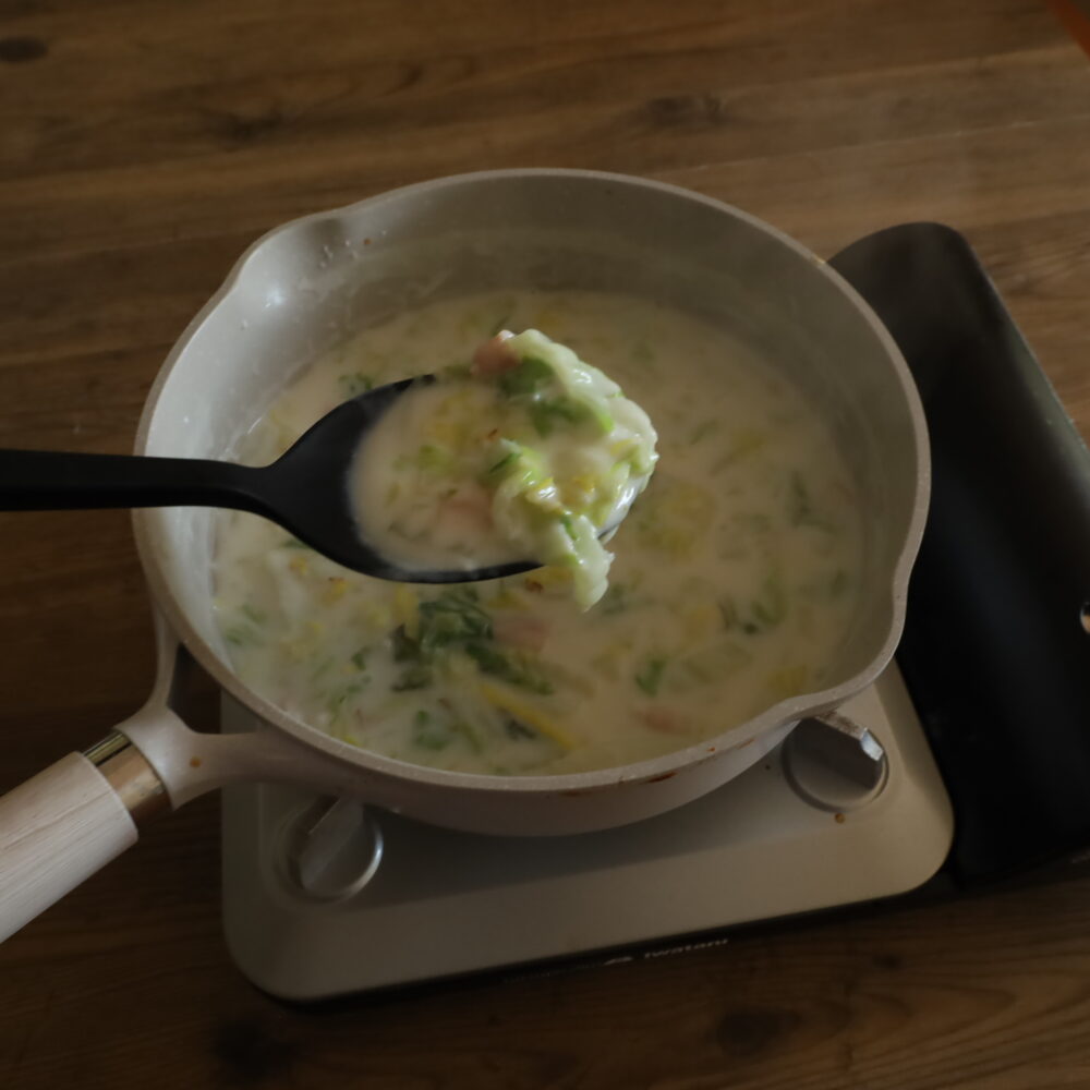 15分で作れる基本のレシピ。白菜とベーコンのクリームスープ。 9 15分で作れる基本のレシピ。白菜とベーコンのクリームスープ。 IMG 6332 15分で作れる基本のレシピ。白菜とベーコンのクリームスープ。