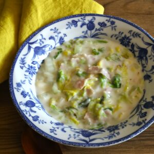 15分で作れる基本のレシピ。白菜とベーコンのクリームスープ。