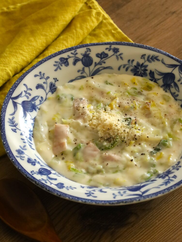 IMG 6365a 15分で作れる基本のレシピ。白菜とベーコンのクリームスープ。