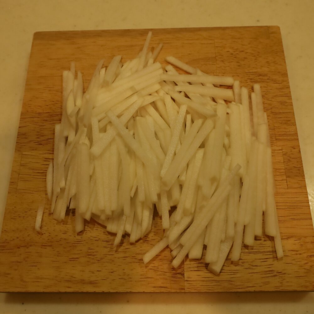 IMG 6906s レンジで簡単！10分で完成する作り置きレシピ。あたたかい大根のナムル