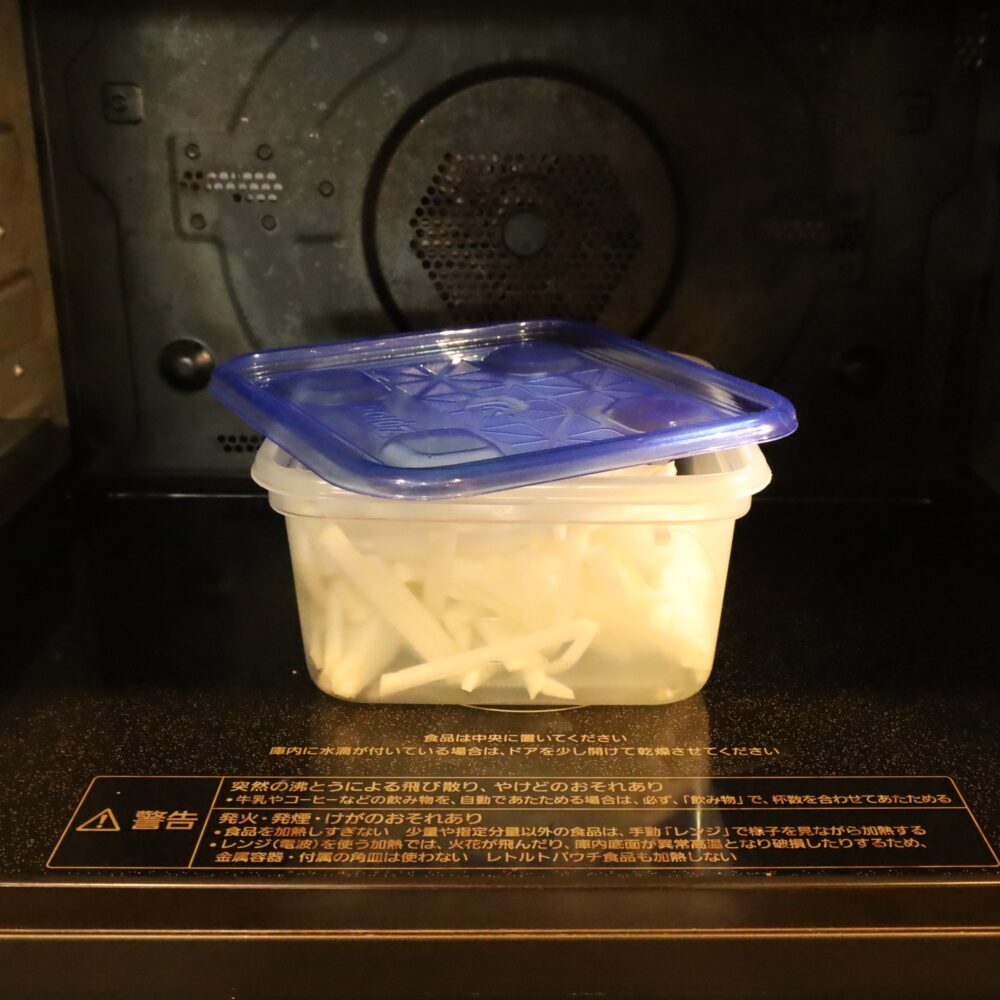 IMG 6908s レンジで簡単！10分で完成する作り置きレシピ。あたたかい大根のナムル