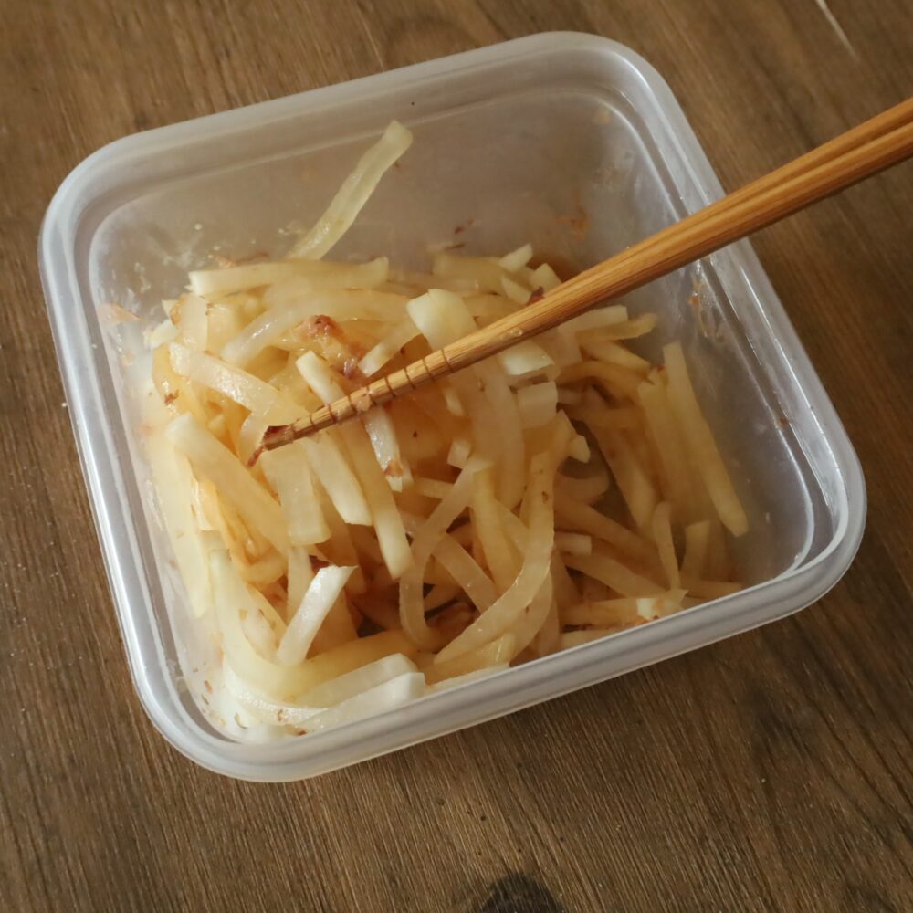 IMG 6914s レンジで簡単！10分で完成する作り置きレシピ。あたたかい大根のナムル