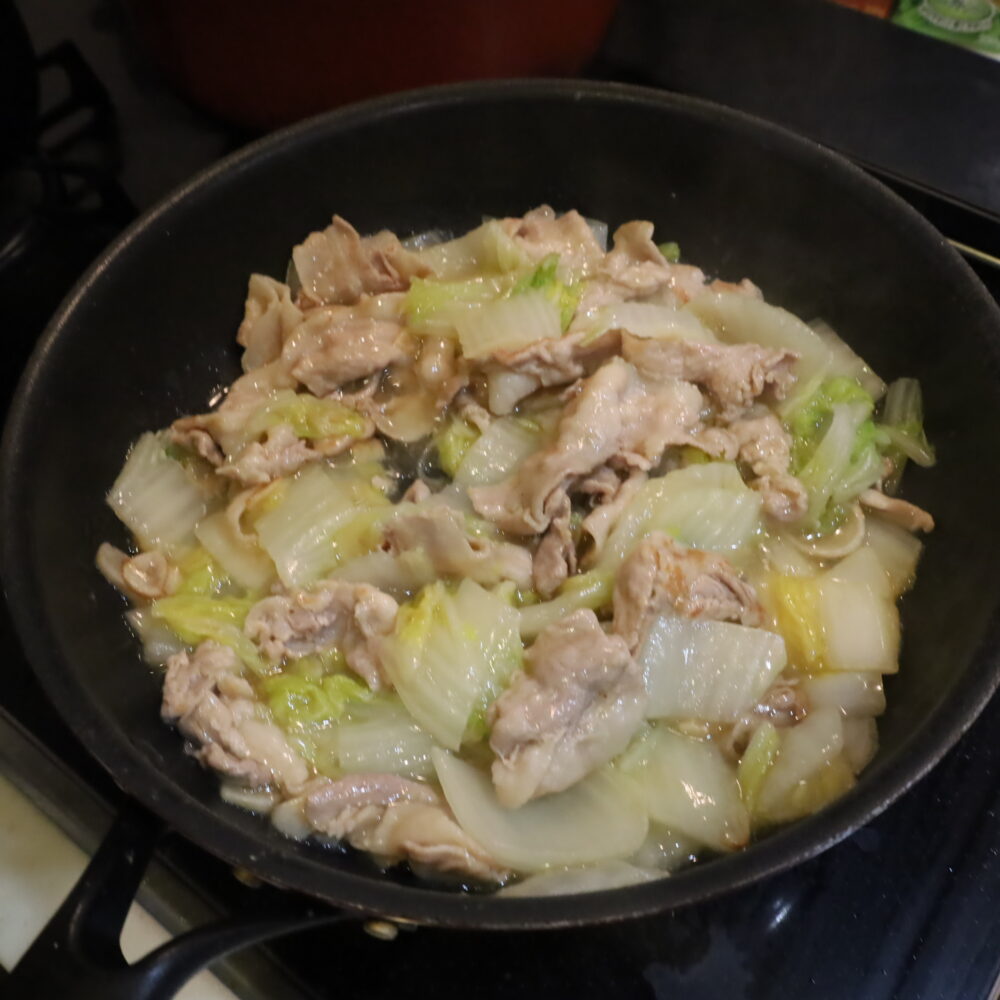 IMG 7372 1 白菜が大量消費できる定番作り置きおかず。15分で完成！とろとろ白菜と豚こまのうま塩あんかけ