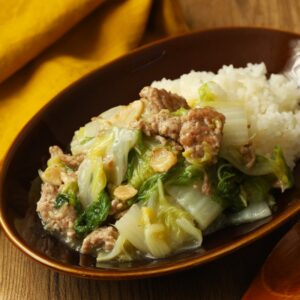 白菜が大量消費できる作り置きレシピ。とろとろ白菜とごろごろひき肉のうま塩あんかけ