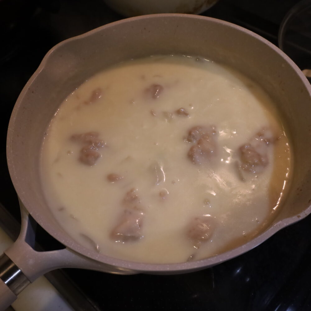 IMG 7750 15分で完成！とろあま新玉ねぎと鶏もも肉のバタークリーム煮。ルーなし・生クリームなしで絶品！作り置きもできます。