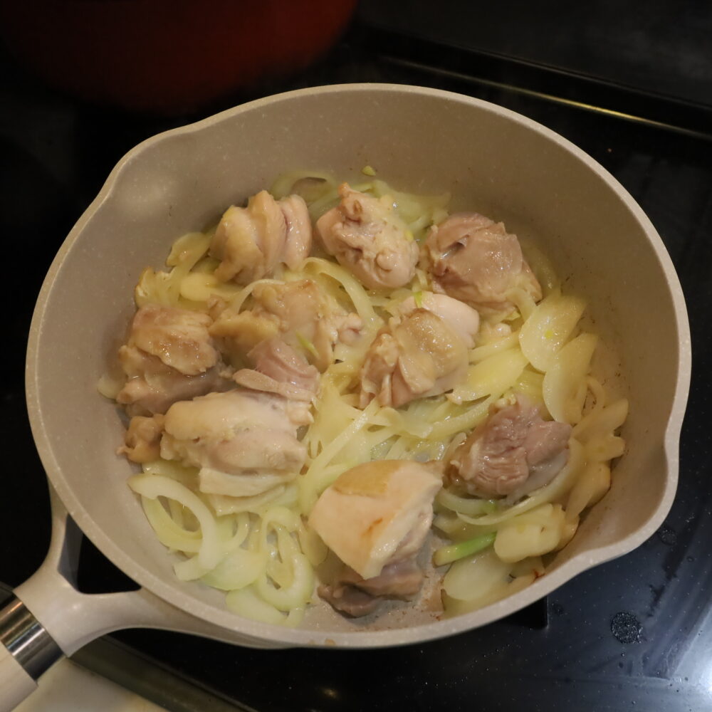 IMG 7888 シュクメルリ風きのこと鶏肉のクリーム煮。シチューかけごはんに最高の作り置きレシピ。