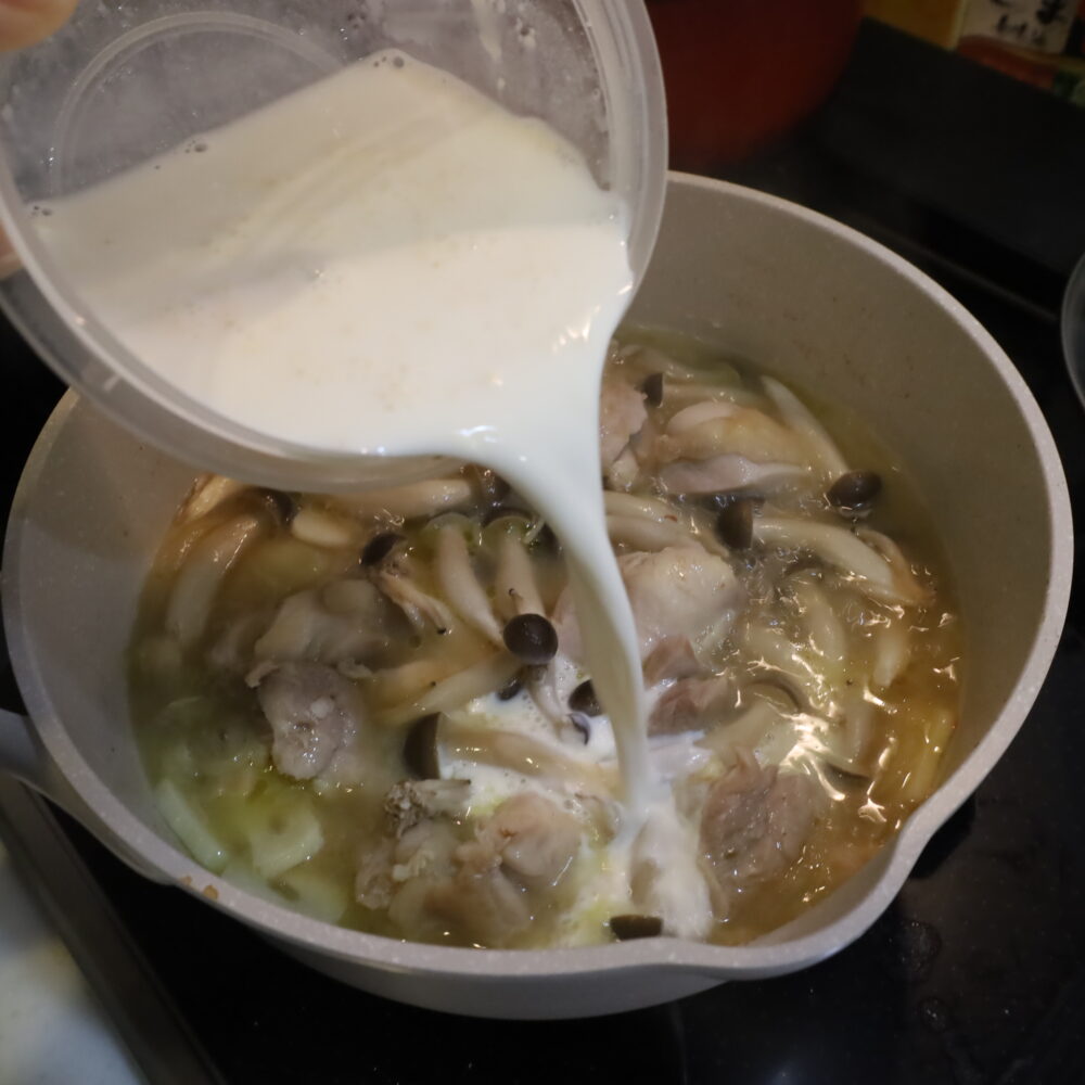 IMG 7900 シュクメルリ風きのこと鶏肉のクリーム煮。シチューかけごはんに最高の作り置きレシピ。