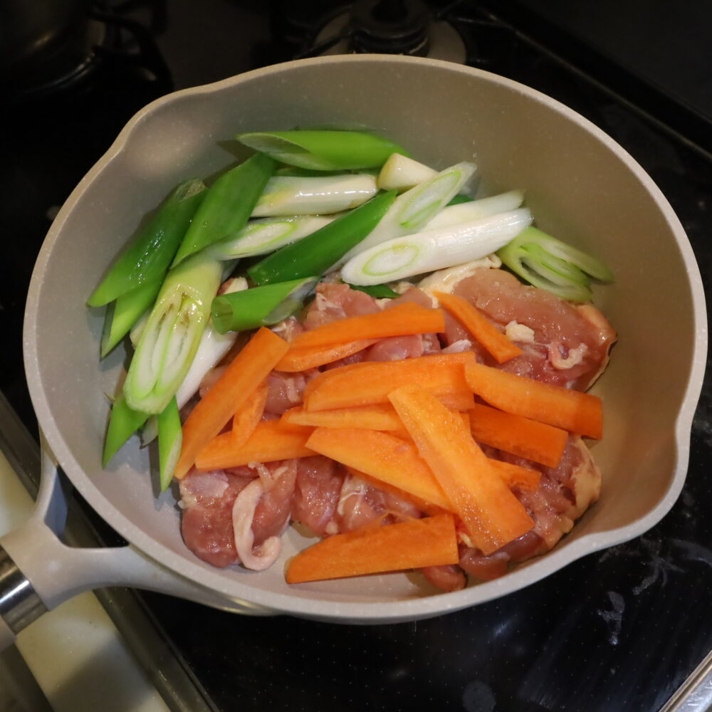 IMG 8434 15分で完成！ごま油香る焦がしネギと鶏肉の醤油クリームシチュー