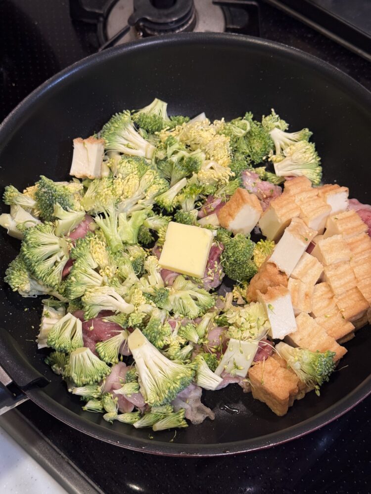 たんぱく質しっかり栄養たっぷり!7分で完成あつあげブロッコリーのバター醤油かけごはん 5 たんぱく質しっかり栄養たっぷり!7分で完成あつあげブロッコリーのバター醤油かけごはん IMG 9396 たんぱく質しっかり栄養たっぷり!7分で完成あつあげブロッコリーのバター醤油かけごはん