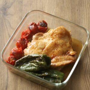 作り置きにもお弁当にも！まるごとピーマンのうま塩チキン