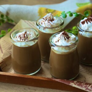 材料4つで簡単♪今すぐ作りたくなる「ふわふわホイップコーヒー牛乳ゼリー」のレシピ。