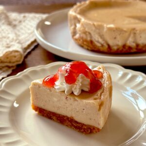 電子レンジで作れる「ストロベリーチーズケーキ」のレシピ!いちごジャムで簡単幸せおやつ。