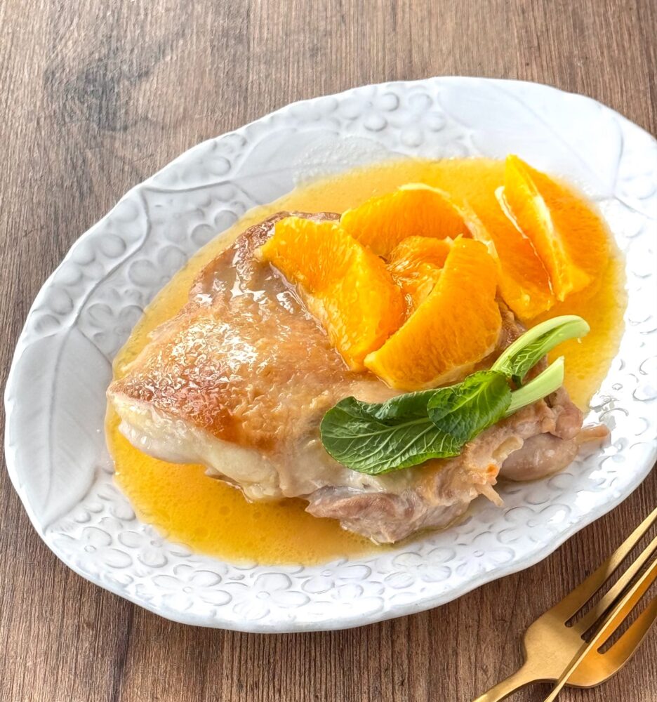 簡単なのにオシャレ!ビストロ風「鶏もも肉のソテーオレンジバターソース」のレシピ。 1 簡単なのにオシャレ!ビストロ風「鶏もも肉のソテーオレンジバターソース」のレシピ。 鶏もも肉のソテーオレンジバターソース 簡単なのにオシャレ!ビストロ風「鶏もも肉のソテーオレンジバターソース」のレシピ。