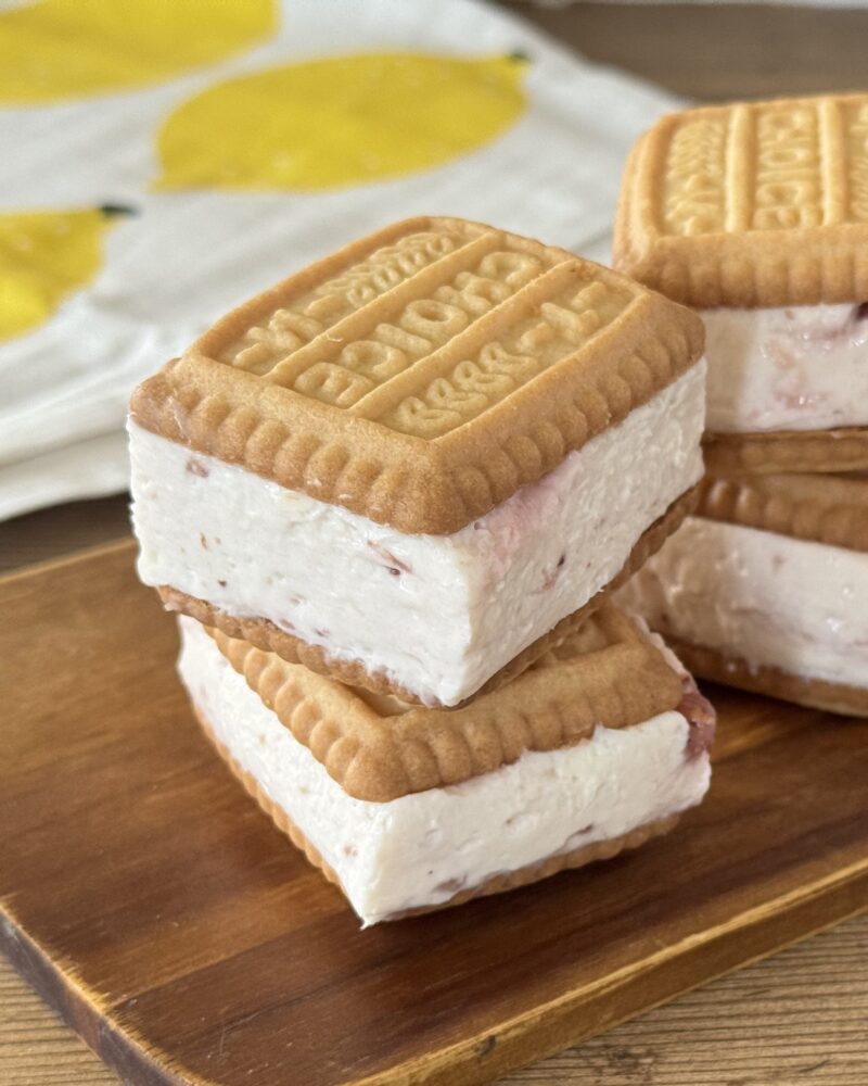 生チーズケーキクッキーサンド 冷凍庫で冷やして食べても◎！「生チーズケーキクッキーサンド」がやみつきのおいしさ♪