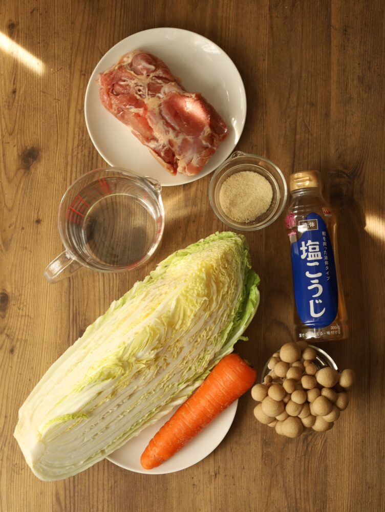 白菜と鶏もも肉のうまつゆ鍋2 《調味料2つだけ》覚えておきたい鍋つゆの黄金比！「白菜と鶏もも肉のうまつゆ鍋」のレシピ。