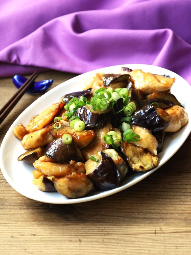 びっくりするほどおいしい「鶏むね肉となすのうま塩炒め」のレシピ。液体塩こうじとめんつゆだけで絶品! 1 びっくりするほどおいしい「鶏むね肉となすのうま塩炒め」のレシピ。液体塩こうじとめんつゆだけで絶品! 胸肉なすのうま塩炒め びっくりするほどおいしい「鶏むね肉となすのうま塩炒め」のレシピ。液体塩こうじとめんつゆだけで絶品!