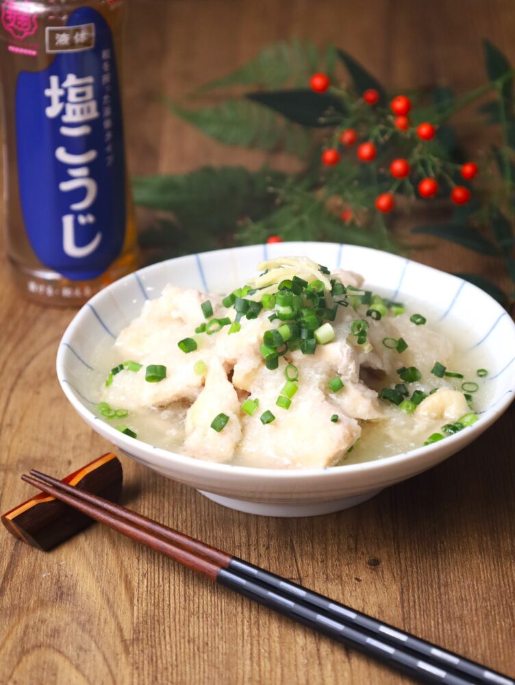 《調味料は塩こうじだけ》電子レンジで作れる「鶏むね肉のみぞれ煮」!とろとろぷるぷるで箸が止まらないおいしさ。 3 《調味料は塩こうじだけ》電子レンジで作れる「鶏むね肉のみぞれ煮」!とろとろぷるぷるで箸が止まらないおいしさ。 鶏むね肉のみぞれ煮 《調味料は塩こうじだけ》電子レンジで作れる「鶏むね肉のみぞれ煮」!とろとろぷるぷるで箸が止まらないおいしさ。