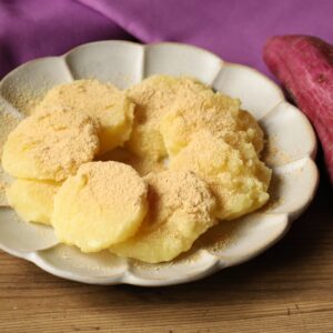 全部電子レンジで作れるからラクラク！大人気の「きなこさつま芋もち」の作り方。